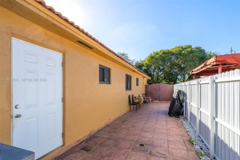 Villa ou maison à vendre à Hialeah, Floride: 4 chambres, 132.85 m2 № 2009395 - photo 21