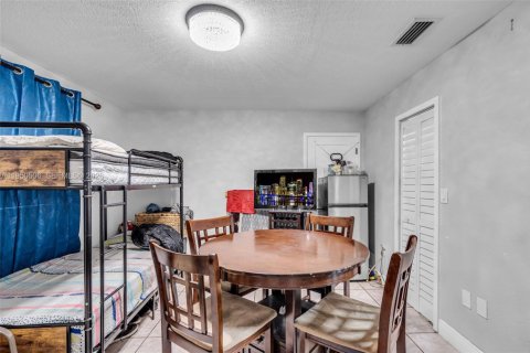 Villa ou maison à vendre à Hialeah, Floride: 4 chambres, 132.85 m2 № 2009395 - photo 22