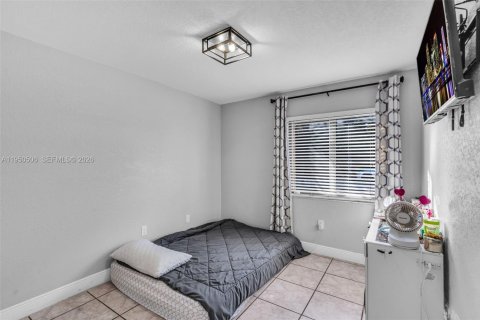 Villa ou maison à vendre à Hialeah, Floride: 4 chambres, 132.85 m2 № 2009395 - photo 18