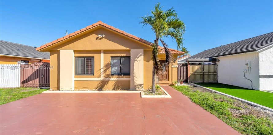 Villa ou maison à Hialeah, Floride 4 chambres, 132.85 m2 № 2009395