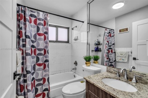 Villa ou maison à vendre à Hialeah, Floride: 4 chambres, 132.85 m2 № 2009395 - photo 19