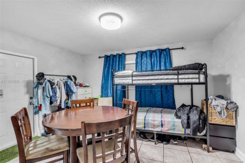 Villa ou maison à vendre à Hialeah, Floride: 4 chambres, 132.85 m2 № 2009395 - photo 23