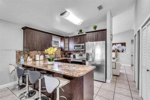 Villa ou maison à vendre à Hialeah, Floride: 4 chambres, 132.85 m2 № 2009395 - photo 11