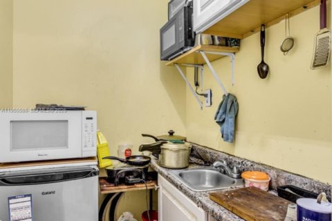 Villa ou maison à vendre à Hialeah, Floride: 4 chambres, 132.85 m2 № 2009395 - photo 24