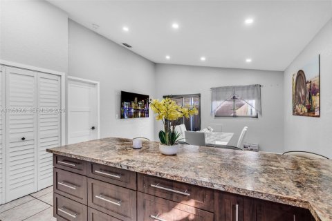 Villa ou maison à vendre à Hialeah, Floride: 4 chambres, 132.85 m2 № 2009395 - photo 13