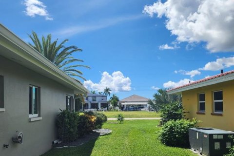 Casa en venta en Cape Coral, Florida, 3 dormitorios, 132.39 m2 № 1686488 - foto 14