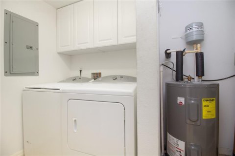 Condo in Largo, Florida, 3 bedrooms  № 2111801 - photo 29