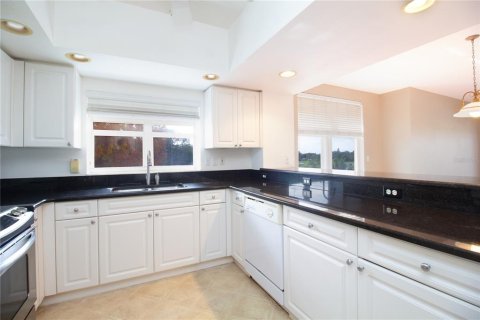 Condo in Largo, Florida, 3 bedrooms  № 2111801 - photo 10