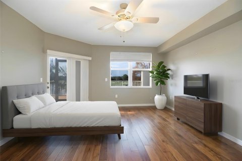 Condo in Largo, Florida, 3 bedrooms  № 2111801 - photo 12
