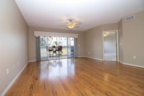 Condo in Largo, Florida, 3 bedrooms  № 2111801 - photo 5