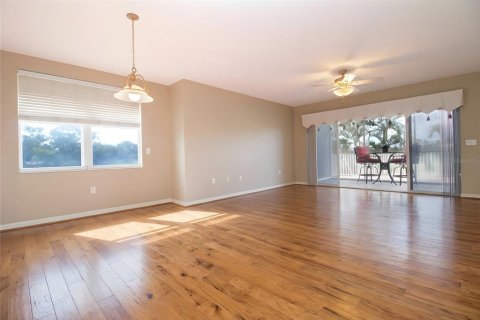 Condo in Largo, Florida, 3 bedrooms  № 2111801 - photo 7