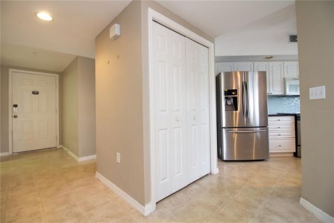 Condo in Largo, Florida, 3 bedrooms  № 2111801 - photo 3