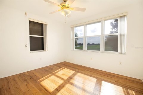 Condo in Largo, Florida, 3 bedrooms  № 2111801 - photo 22