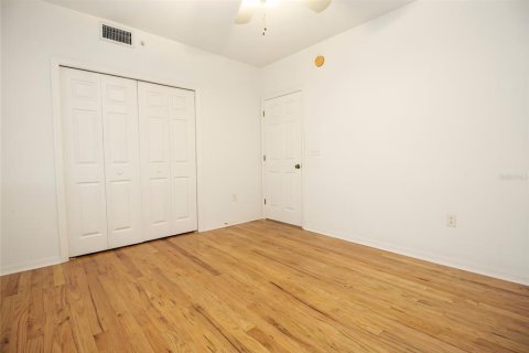 Condo in Largo, Florida, 3 bedrooms  № 2111801 - photo 23