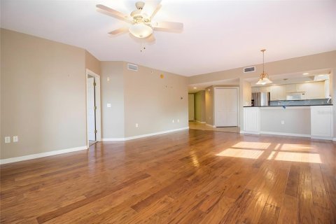 Condo in Largo, Florida, 3 bedrooms  № 2111801 - photo 8