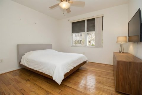 Condo in Largo, Florida, 3 bedrooms  № 2111801 - photo 27