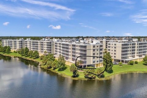 Condominio en Largo, Florida, 3 dormitorios  № 2111801