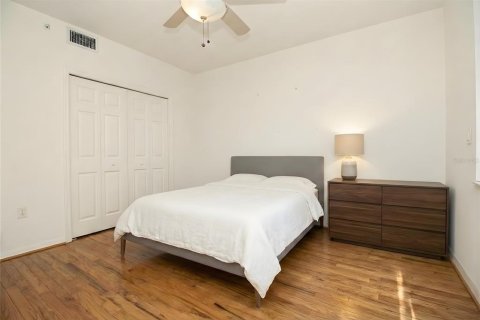 Condo in Largo, Florida, 3 bedrooms  № 2111801 - photo 28