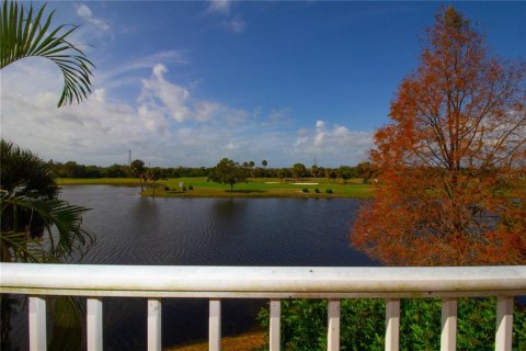 Condo in Largo, Florida, 3 bedrooms  № 2111801 - photo 2