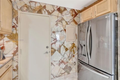 Condominio en venta en Hallandale Beach, Florida, 2 dormitorios, 118.45 m2 № 2008109 - foto 11