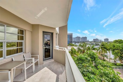 Condominio en venta en Hallandale Beach, Florida, 2 dormitorios, 118.45 m2 № 2008109 - foto 28
