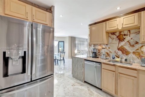 Condominio en venta en Hallandale Beach, Florida, 2 dormitorios, 118.45 m2 № 2008109 - foto 10