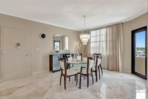 Condominio en venta en Hallandale Beach, Florida, 2 dormitorios, 118.45 m2 № 2008109 - foto 5