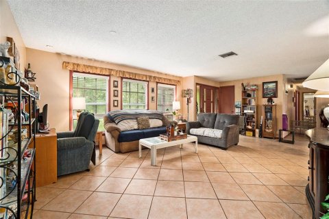 Casa en venta en Spring Hill, Florida, 5 dormitorios, 255.3 m2 № 1912717 - foto 4