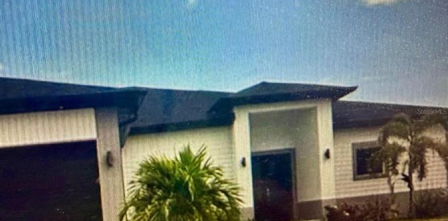 House in Lehigh Acres, Florida 3 bedrooms, 145.67 sq.m. № 2103428