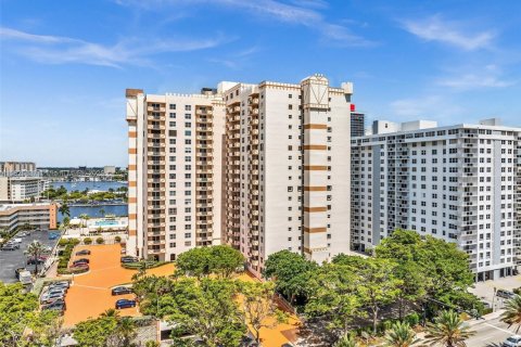 Снять в аренду кондоминиум в Халландейл-Бич, Флорида 1 спальня, 120.77м2, № 1957961 - фото 28