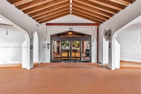 Снять в аренду кондоминиум в Халландейл-Бич, Флорида 1 спальня, 120.77м2, № 1957961 - фото 10