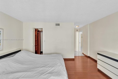 Снять в аренду кондоминиум в Халландейл-Бич, Флорида 1 спальня, 120.77м2, № 1957961 - фото 25