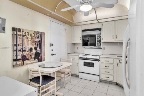 Снять в аренду кондоминиум в Халландейл-Бич, Флорида 1 спальня, 120.77м2, № 1957961 - фото 6