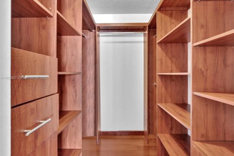 Снять в аренду кондоминиум в Халландейл-Бич, Флорида 1 спальня, 120.77м2, № 1957961 - фото 5