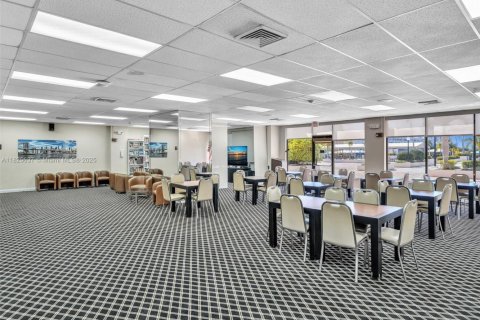 Снять в аренду кондоминиум в Халландейл-Бич, Флорида 1 спальня, 120.77м2, № 1957961 - фото 30