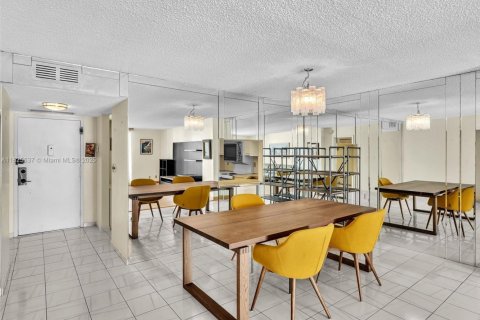 Снять в аренду кондоминиум в Халландейл-Бич, Флорида 1 спальня, 120.77м2, № 1957961 - фото 23