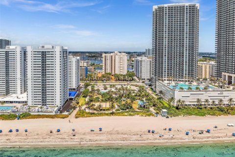 Снять в аренду кондоминиум в Халландейл-Бич, Флорида 1 спальня, 120.77м2, № 1957961 - фото 29