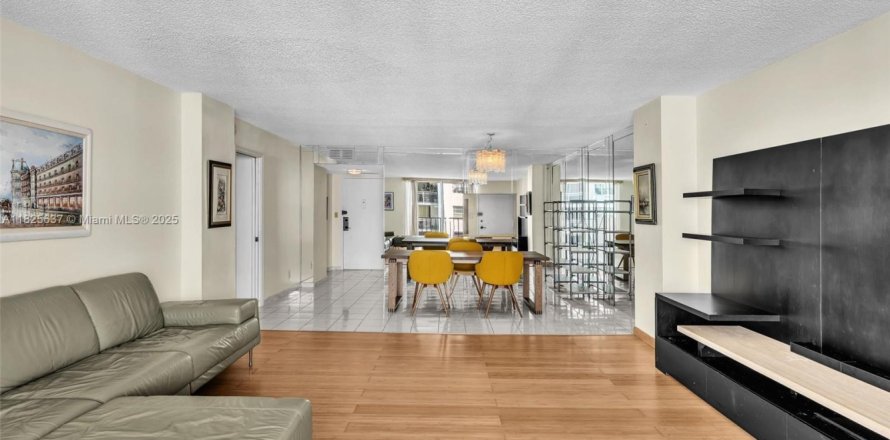 Кондоминиум с 1 спальней в Халландейл-Бич, Флорида № 1957961