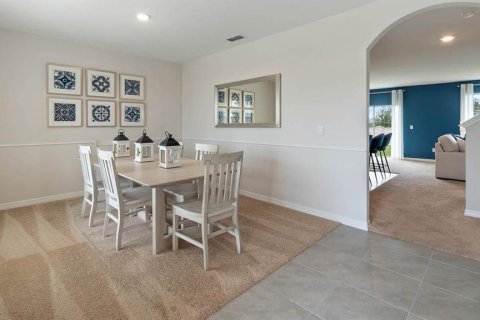 House in Haines City, Florida 5 bedrooms, 241.64 sq.m. № 1767759 - photo 2
