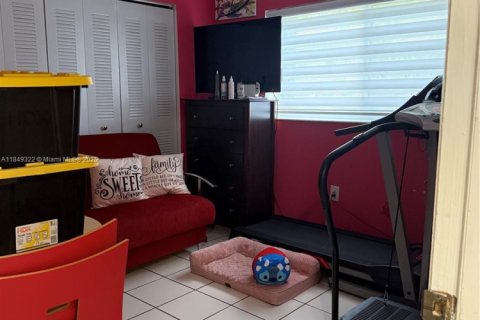 House in Miami, Florida 4 bedrooms, 131.36 sq.m. № 1852374 - photo 8