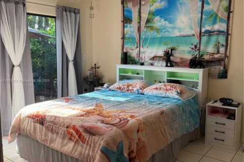 House in Miami, Florida 4 bedrooms, 131.36 sq.m. № 1852374 - photo 9