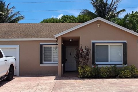 Casa en venta en Miami, Florida, 4 dormitorios, 131.36 m2 № 1852374 - foto 2