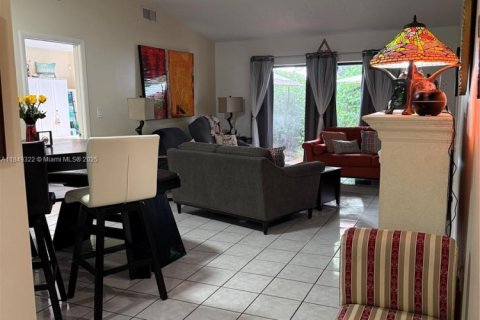House in Miami, Florida 4 bedrooms, 131.36 sq.m. № 1852374 - photo 4