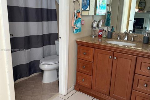 House in Miami, Florida 4 bedrooms, 131.36 sq.m. № 1852374 - photo 10