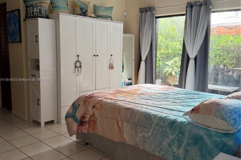 House in Miami, Florida 4 bedrooms, 131.36 sq.m. № 1852374 - photo 12