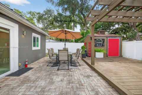 House in Hollywood, Florida 3 bedrooms, 96.9 sq.m. № 1972150 - photo 19