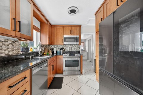 House in Hollywood, Florida 3 bedrooms, 96.9 sq.m. № 1972150 - photo 5