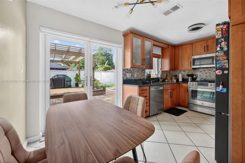 House in Hollywood, Florida 3 bedrooms, 96.9 sq.m. № 1972150 - photo 8