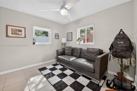 House in Hollywood, Florida 3 bedrooms, 96.9 sq.m. № 1972150 - photo 11