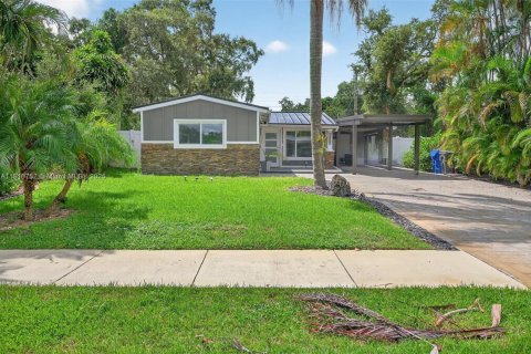 House in Hollywood, Florida 3 bedrooms, 96.9 sq.m. № 1972150